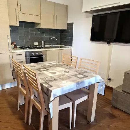 Domus Livio, 7 Min Fco Airport, Free Wifi, Garden Apartment, 2 Tv Hd Fiumicino Exterior photo