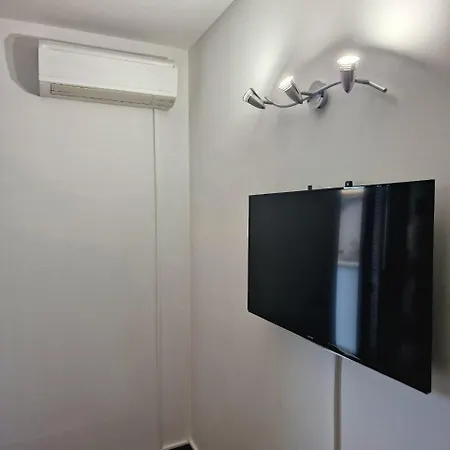 Domus Livio, 7 Min Fco Airport, Free Wifi, Garden Apartment, 2 Tv Hd Fiumicino Exterior photo