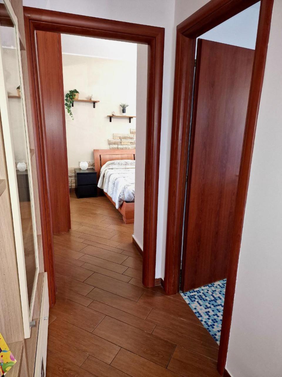 Domus Livio, 7 Min Fco Airport, Free Wifi, Garden Apartment, 2 Tv Hd Apartment Fiumicino
