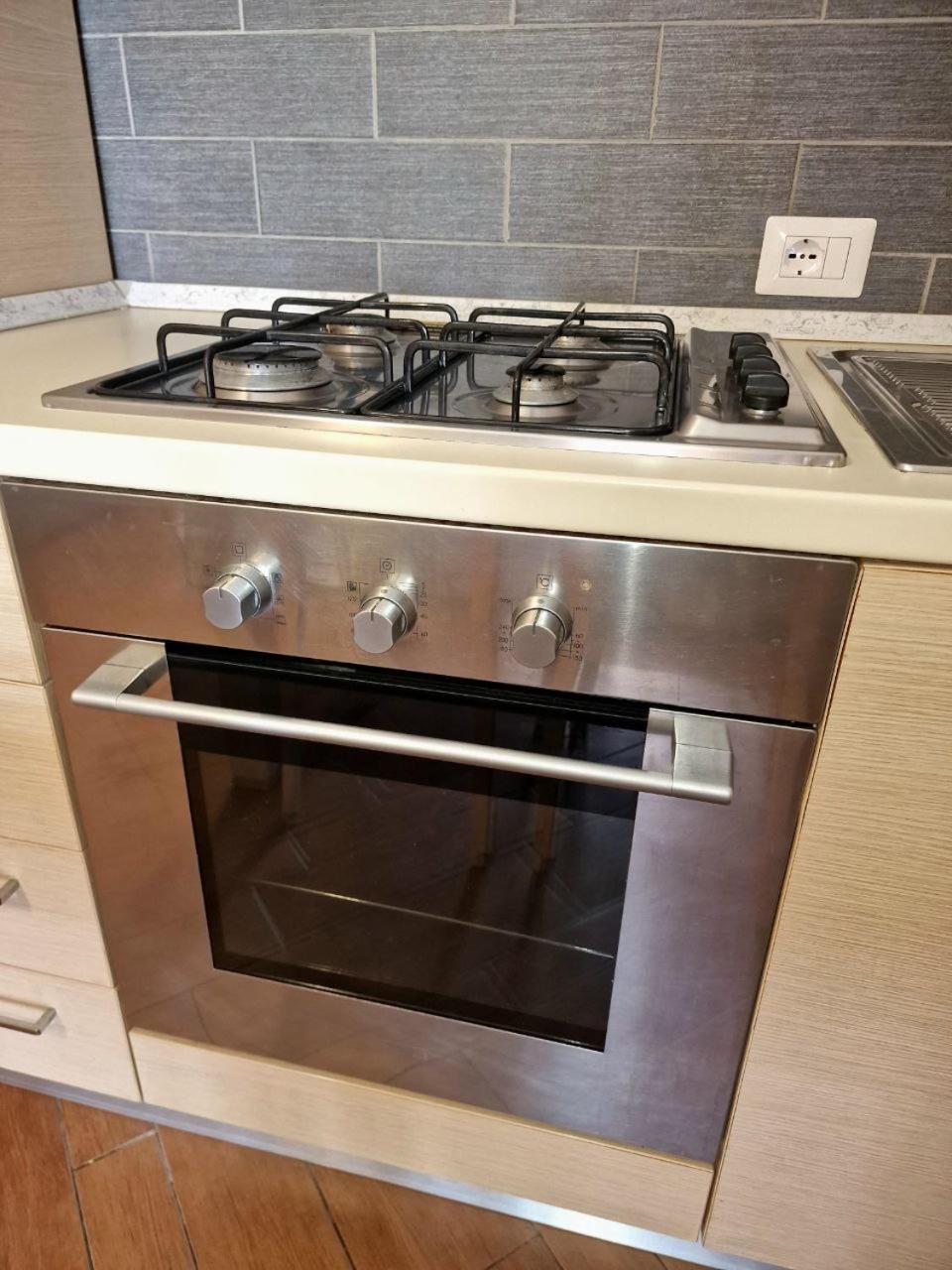 Domus Livio, 7 Min Fco Airport, Free Wifi, Garden Apartment, 2 Tv Hd *