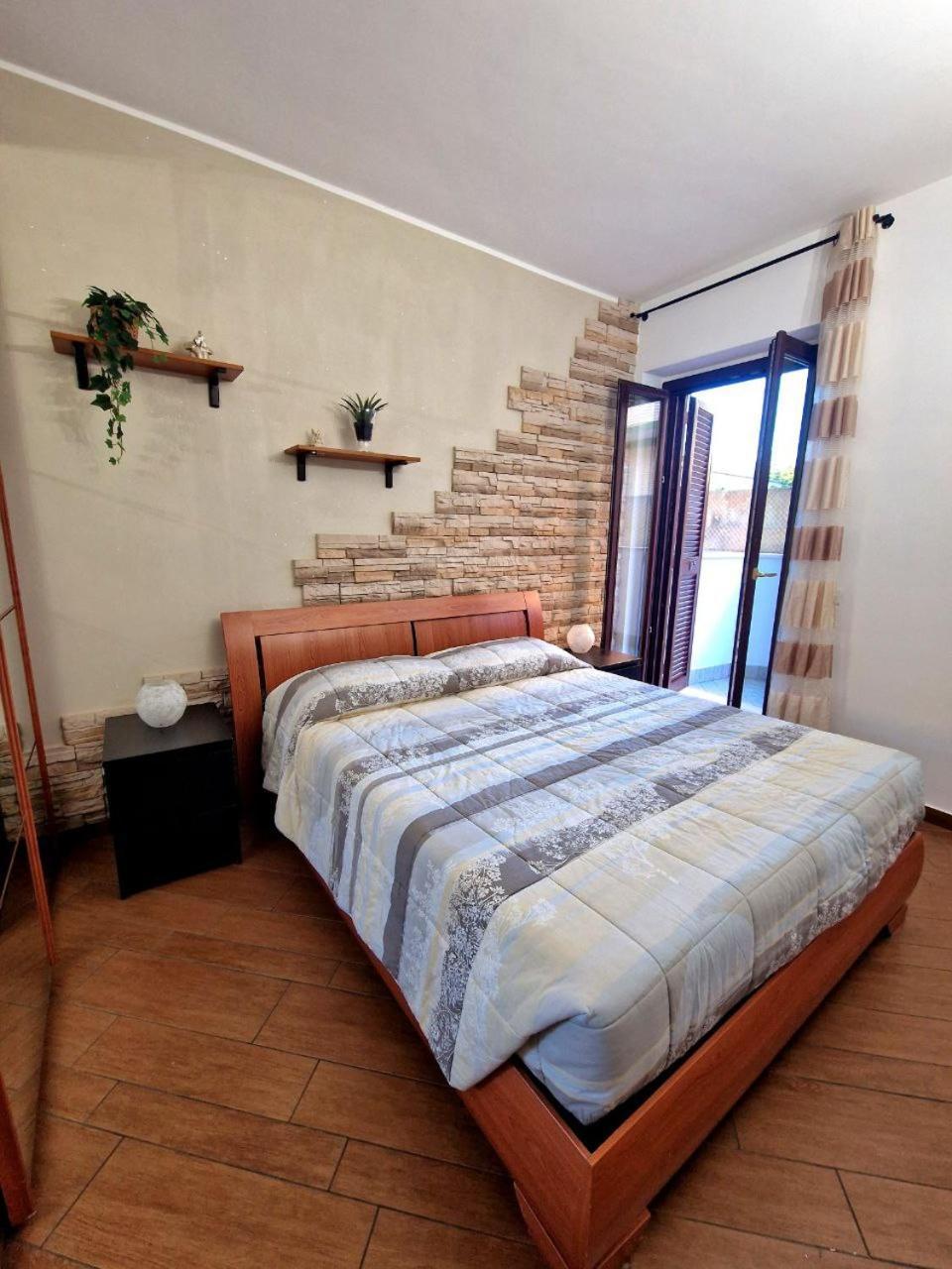 Apartment Domus Livio, 7 Min Fco Airport, Free Wifi, Garden Apartment, 2 Tv Hd Fiumicino